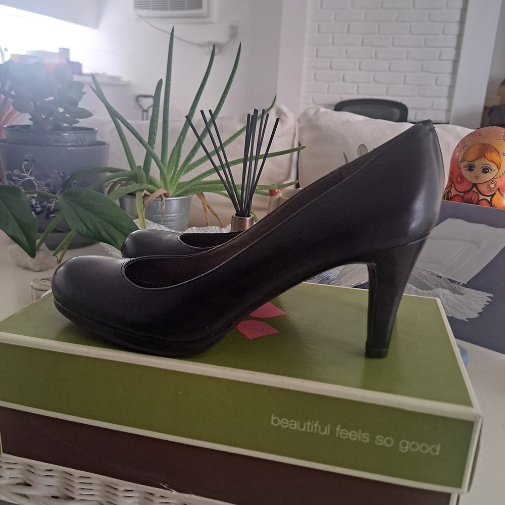 Naturalizer Women's Black Pumps - Picture 3 of 5